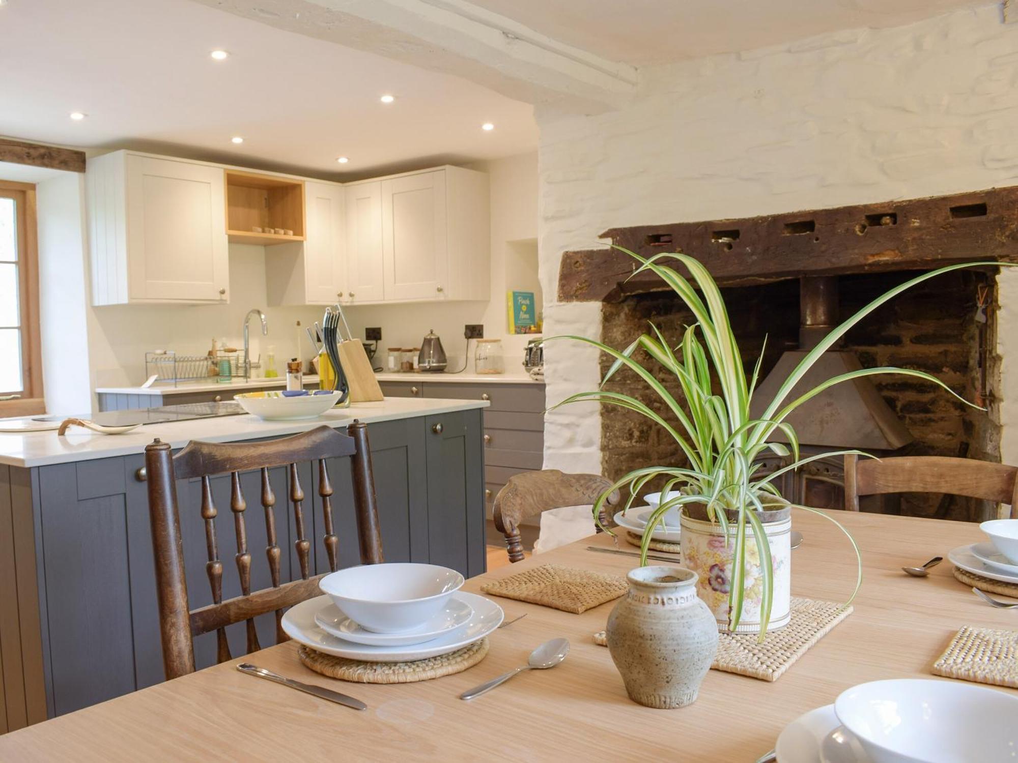 Lower Goytre Farmhouse Llanfair Waterdine Esterno foto